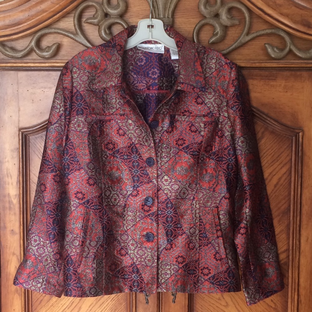 Large metallic jacket